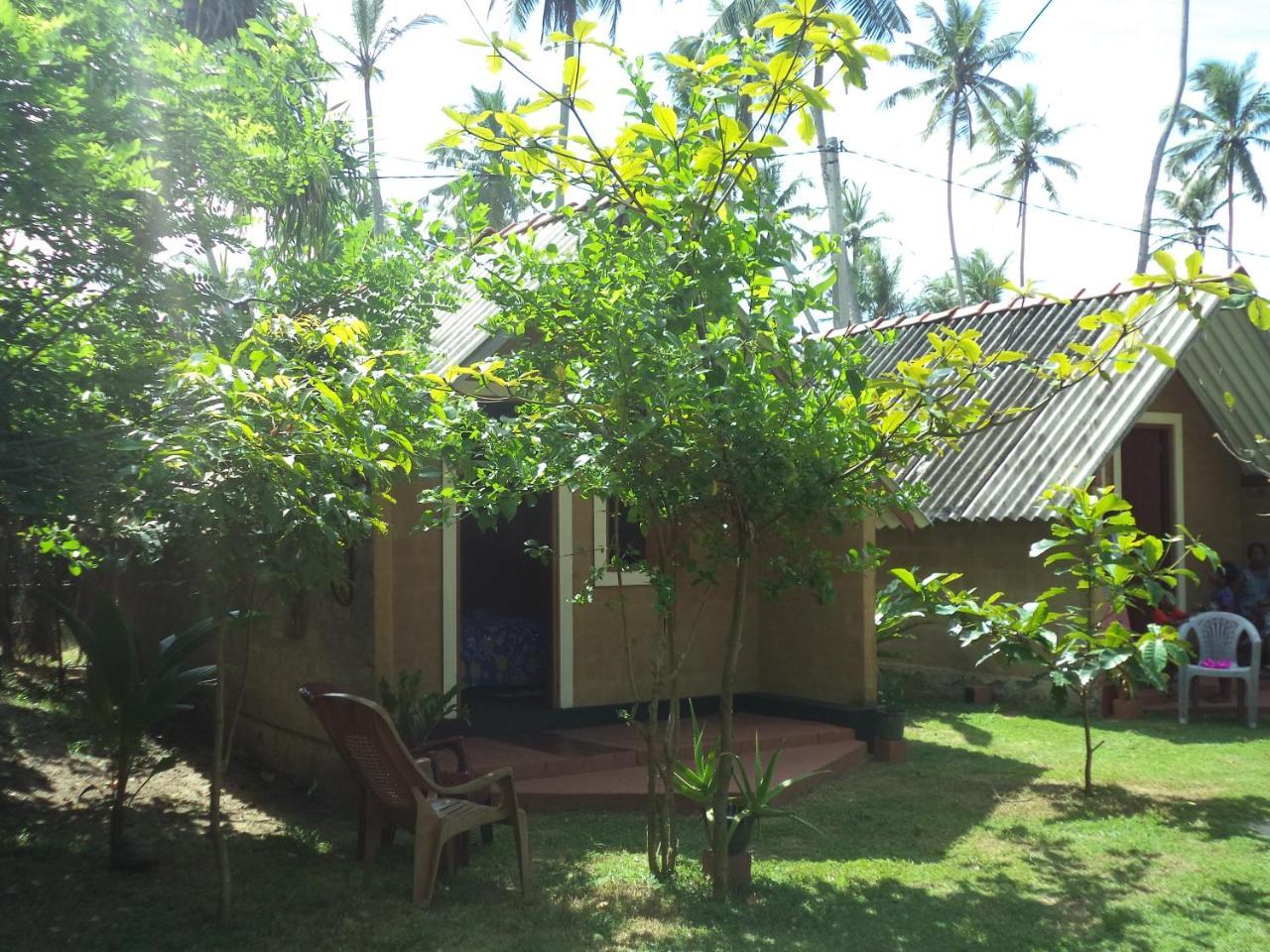By The C' Cabanas Hikkaduwa Bagian luar foto